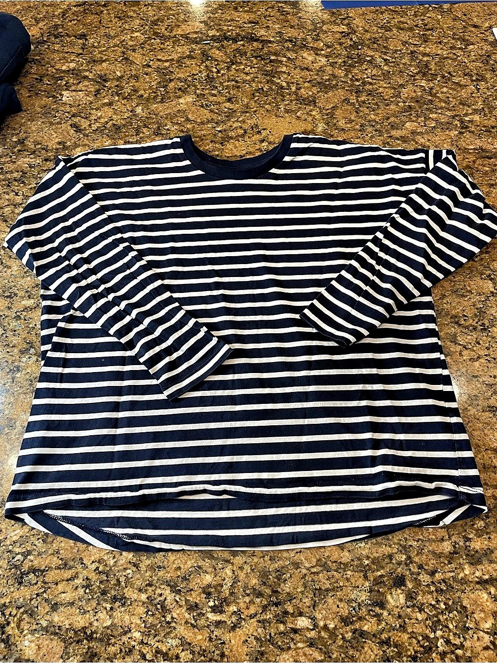 Uniqlo Smooth Cotton Oversized T-Shirt (Stripe, Long Sleeve) Blue & White Small